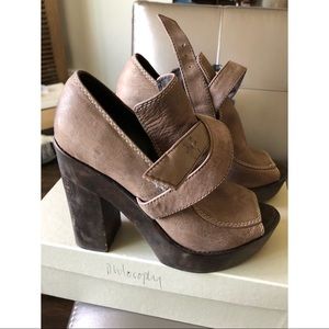 Philosophy Di Lorenzo Brown Suede Heel